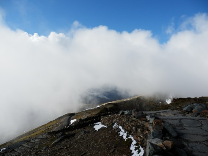 P4120419-Snowdon It's a long way down to Llanberis