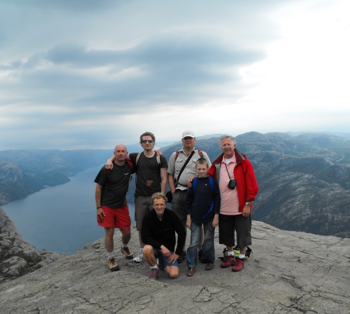 DSCF0757-2009-Preikestolen The group and a 2000ft drop