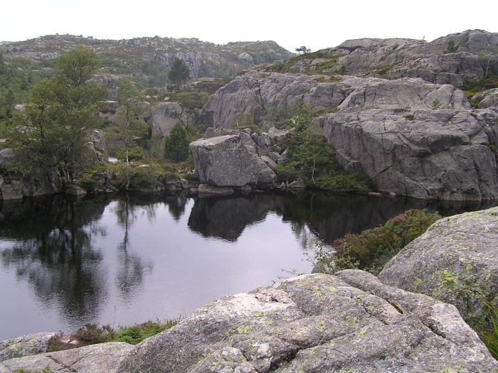 P3251357-2009-Preikestolen The lake