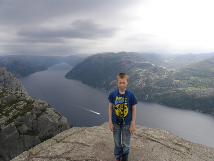 P8050215-2009-Preikestolen David as close to the edge as he dares