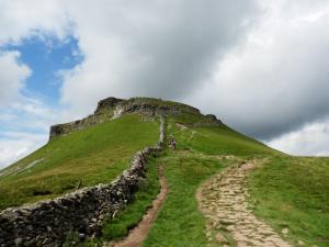 The Pennine Way route up Pen-y-ghent