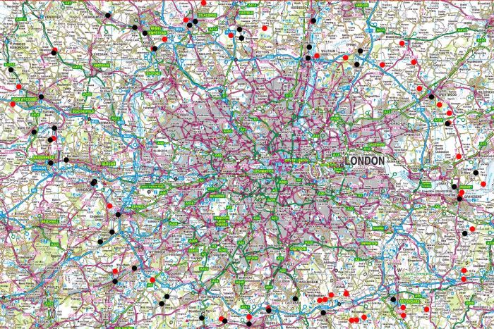 Checkpoints in red, stations in black